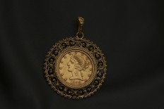 Gold pendant