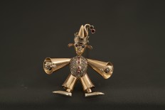 Gold brooch